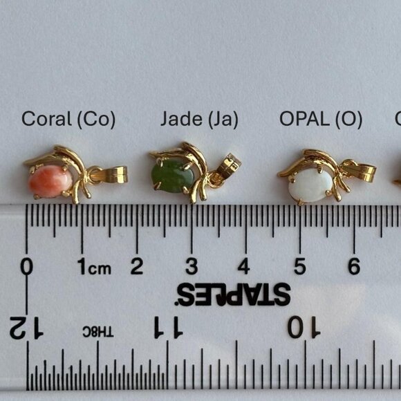 Vintage Coral Pendant Necklace, Dolphin Ore 18K Gold Electroplate - Picture 2 of 5